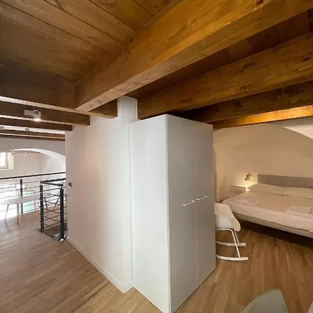 Ground Stone Μπάρι