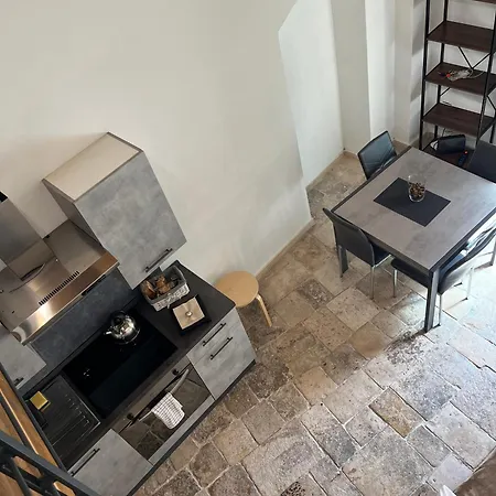 Ground Stone Μπάρι